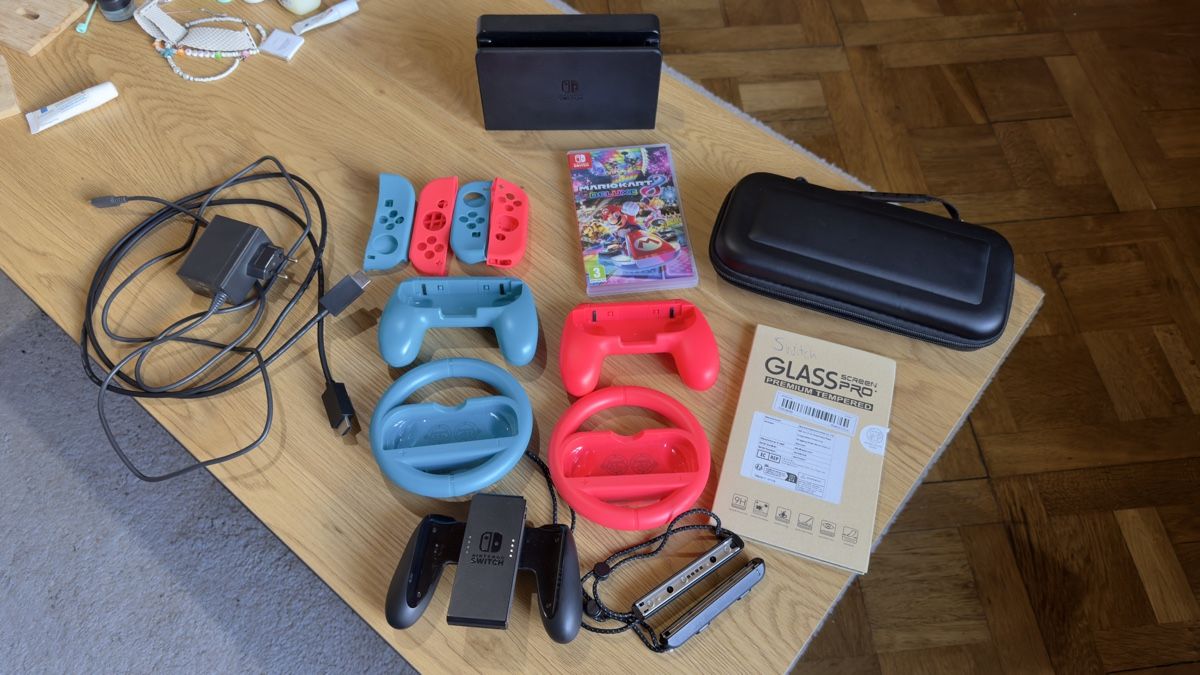 Nintendo Konsolen: Nintendo Switch OLED + Zubehör – Gebraucht aus Solothurn von Dobo 1