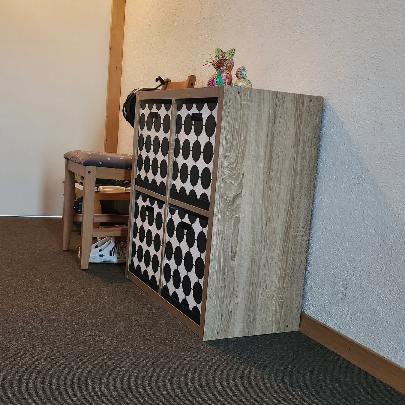 Scaffali: Regal Holzoptik mit vier Fächern und Boxen – Usato da Hosenruck venduto da Loris1030 1