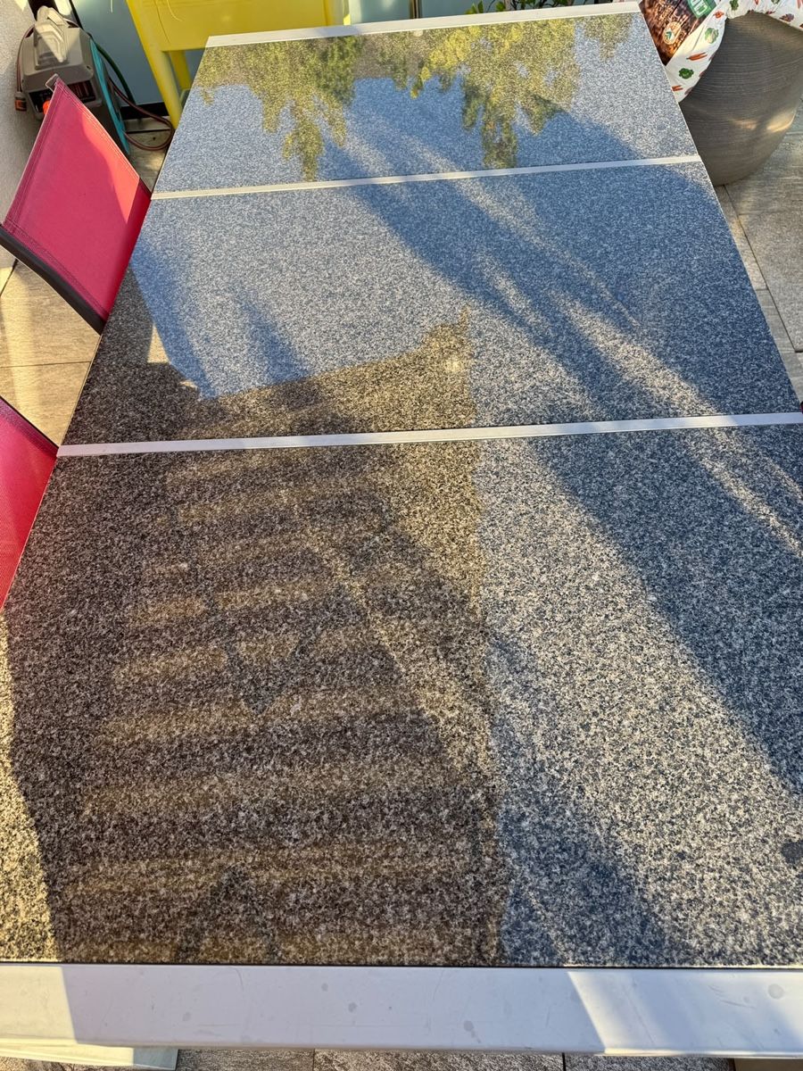 Tavoli: Gartentisch mit Granitplatte und Metallgestell – Usato da Nidau venduto da ym_fevrier 1