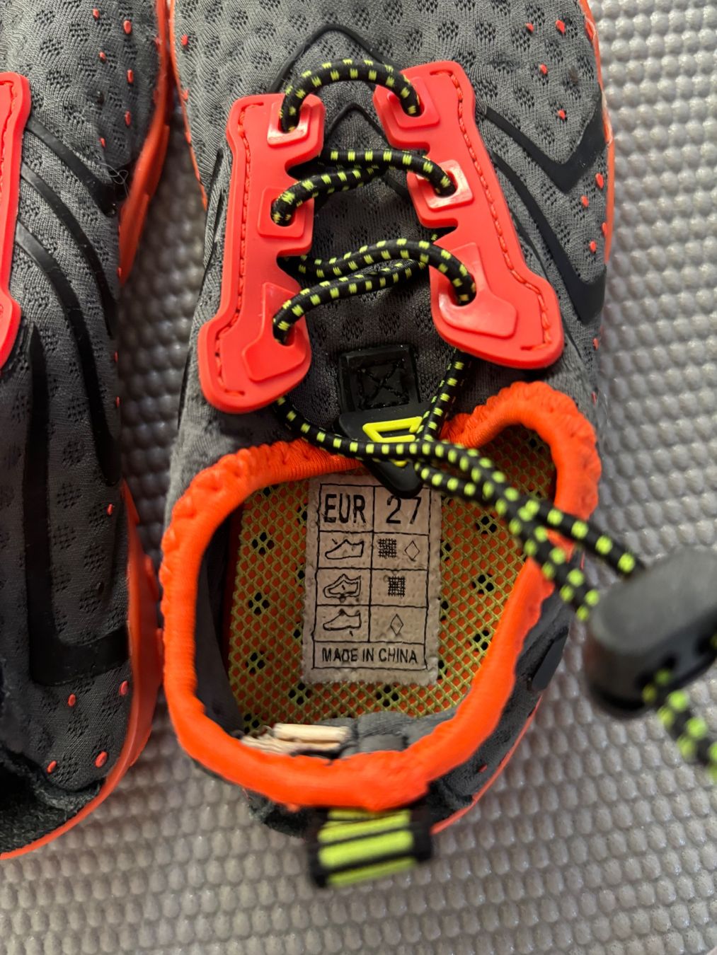 Scarpe da uomo: Wasserschuhe Kinder 27 – Usato da Zollikon venduto da d_grabher 1