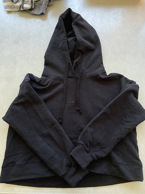 Pullover & Sweatshirts: Schwarzer Pulli Ninepine – Gebraucht aus Zürich von ser_6jwp 1