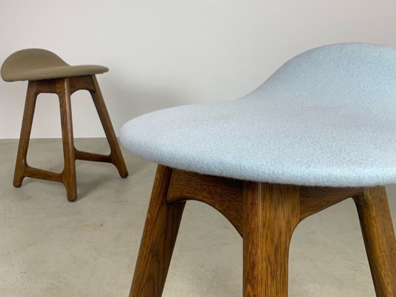 Sgabelli: 2x Hocker Erik Buch neu bezogen 60er – Usato da Basel venduto da MidMod20C