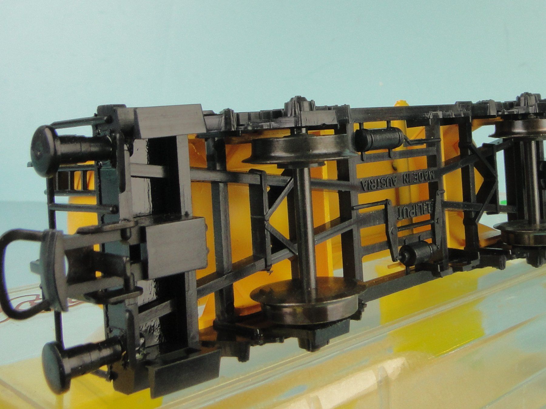 Liliput Modellini di ferrovie: Liliput 250 00 SHELL Tankwagen – Usato da Bülach venduto da cann11 1