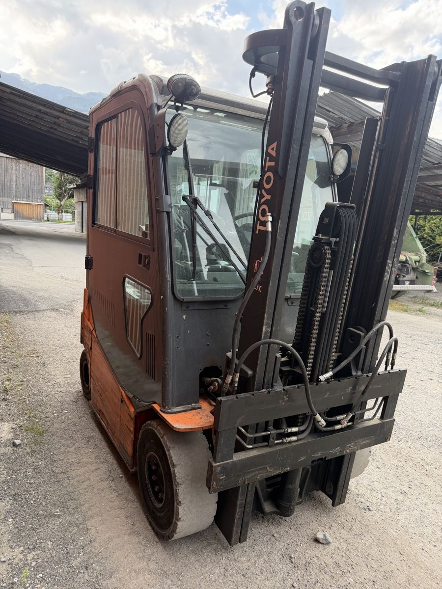 Toyota Carrelli elevatori e a forche: Toyota Stapler Elektro – Difettoso da Buchs SG venduto da cayenneturbo96 2