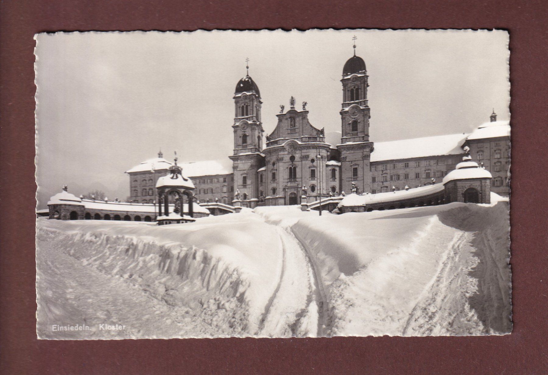 Cartoline postali: EINSIEDELN - Kloster unter Schnee – Usato da Pully venduto da nicecards-shop