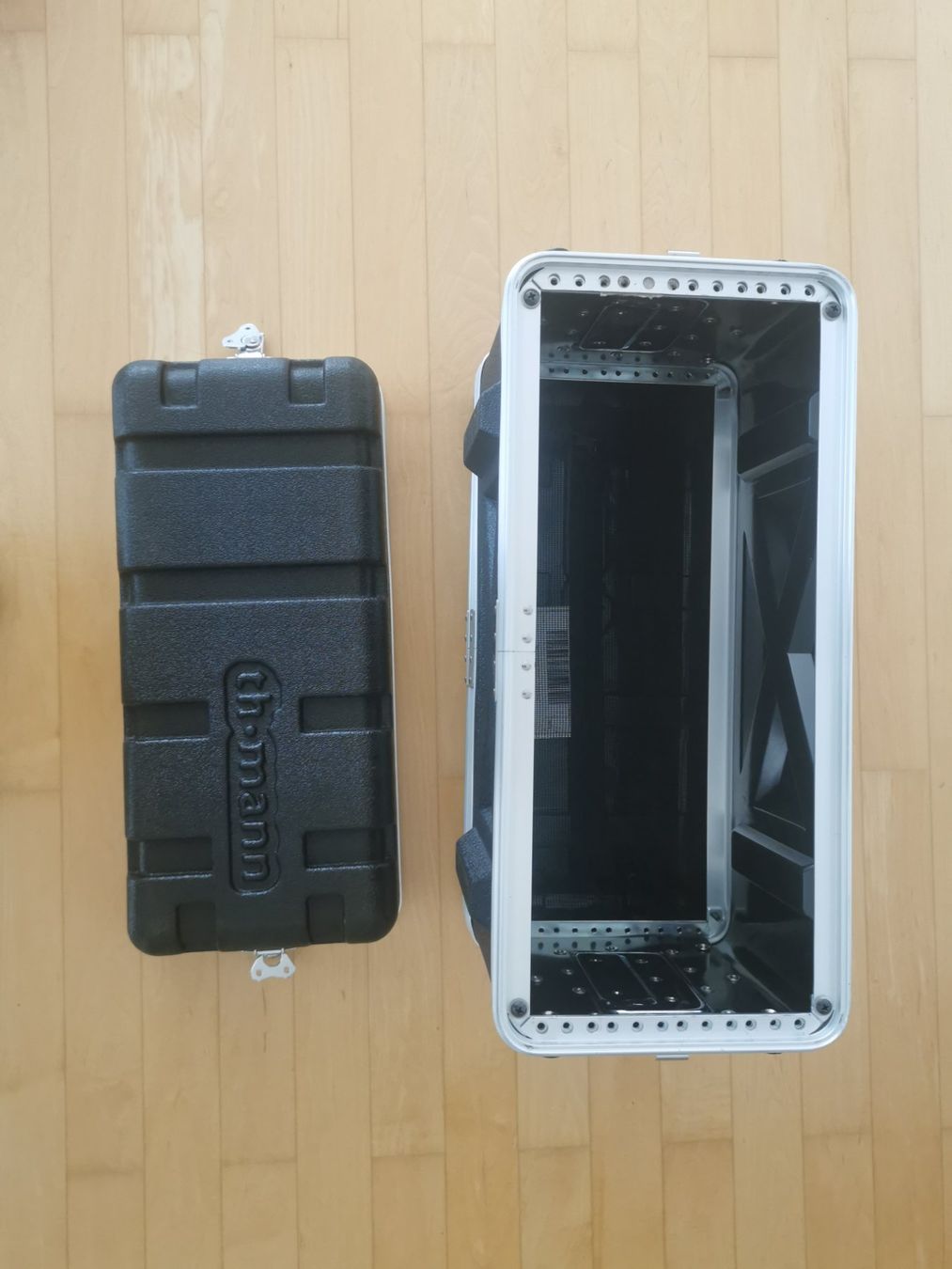 Sonstiges Zubehör: Thomann Rack Case 4U Shallow – Gebraucht aus Speicher von joreim 2