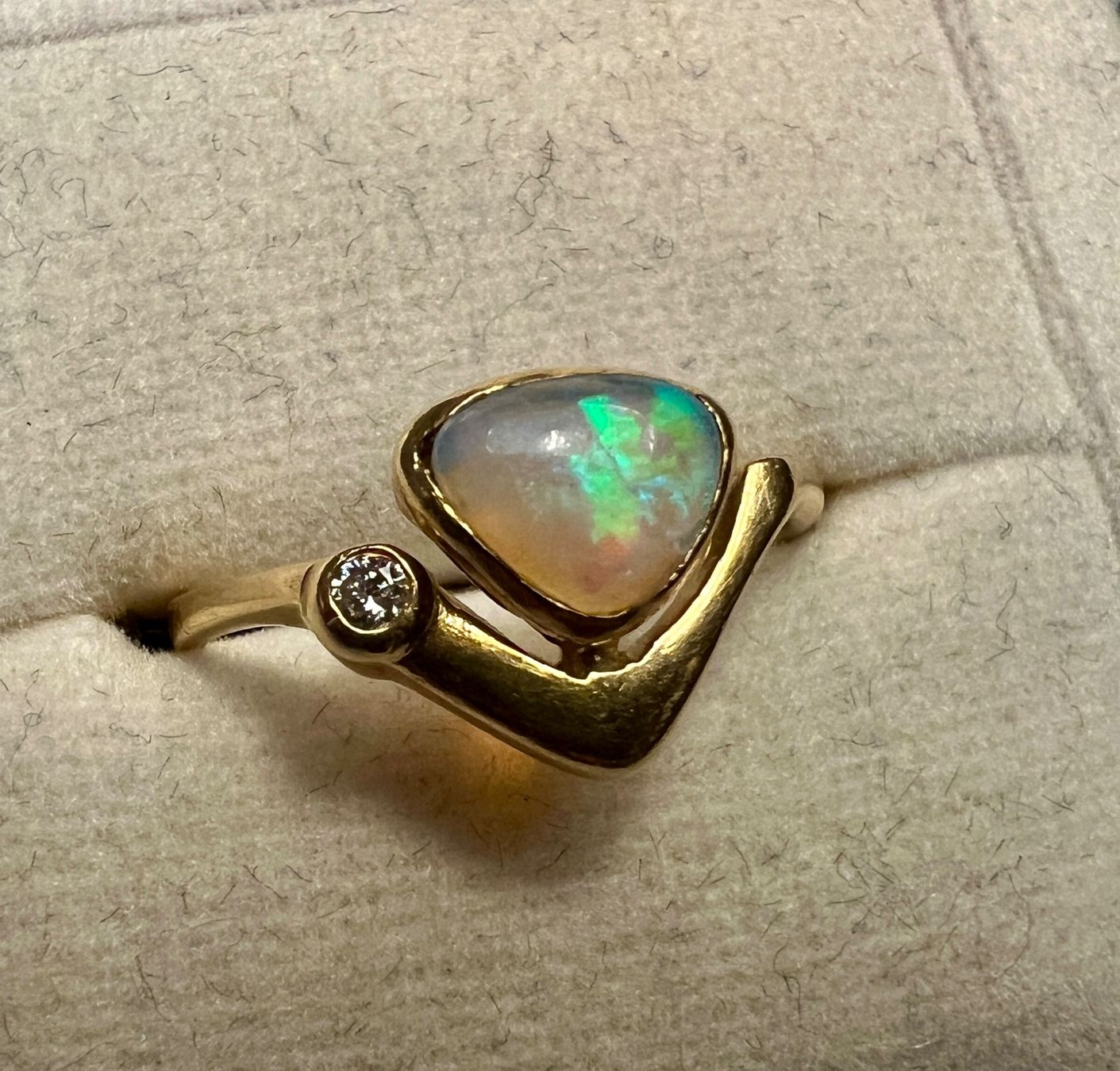 Anelli: Gold-Ring 18 K mit Opal und Brillant – Usato da Chur venduto da Penting1935 1