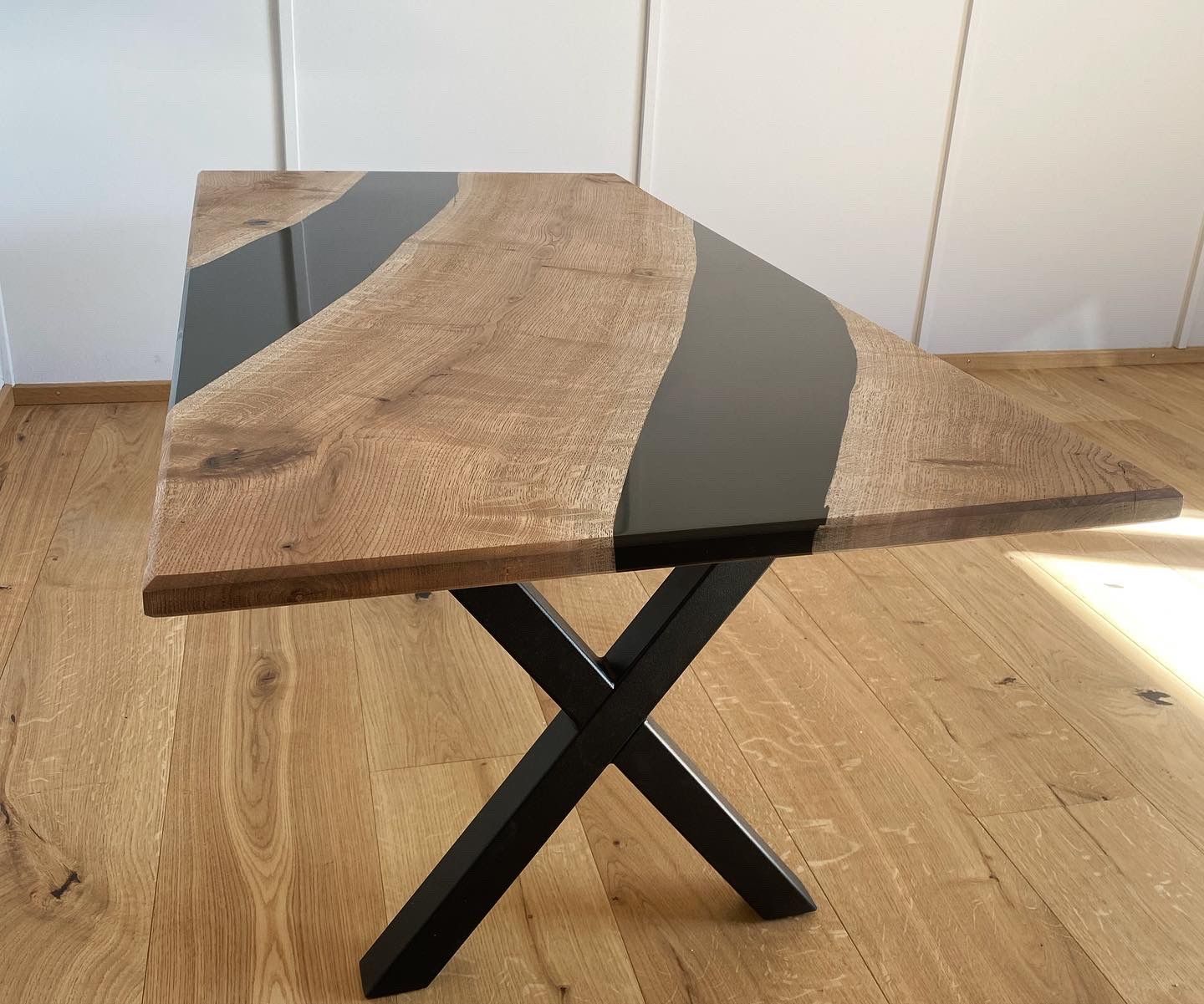 Tische: Epoxy River Table **Tiefschwarz** – Gebraucht aus Niederuzwil von gullipulli 2