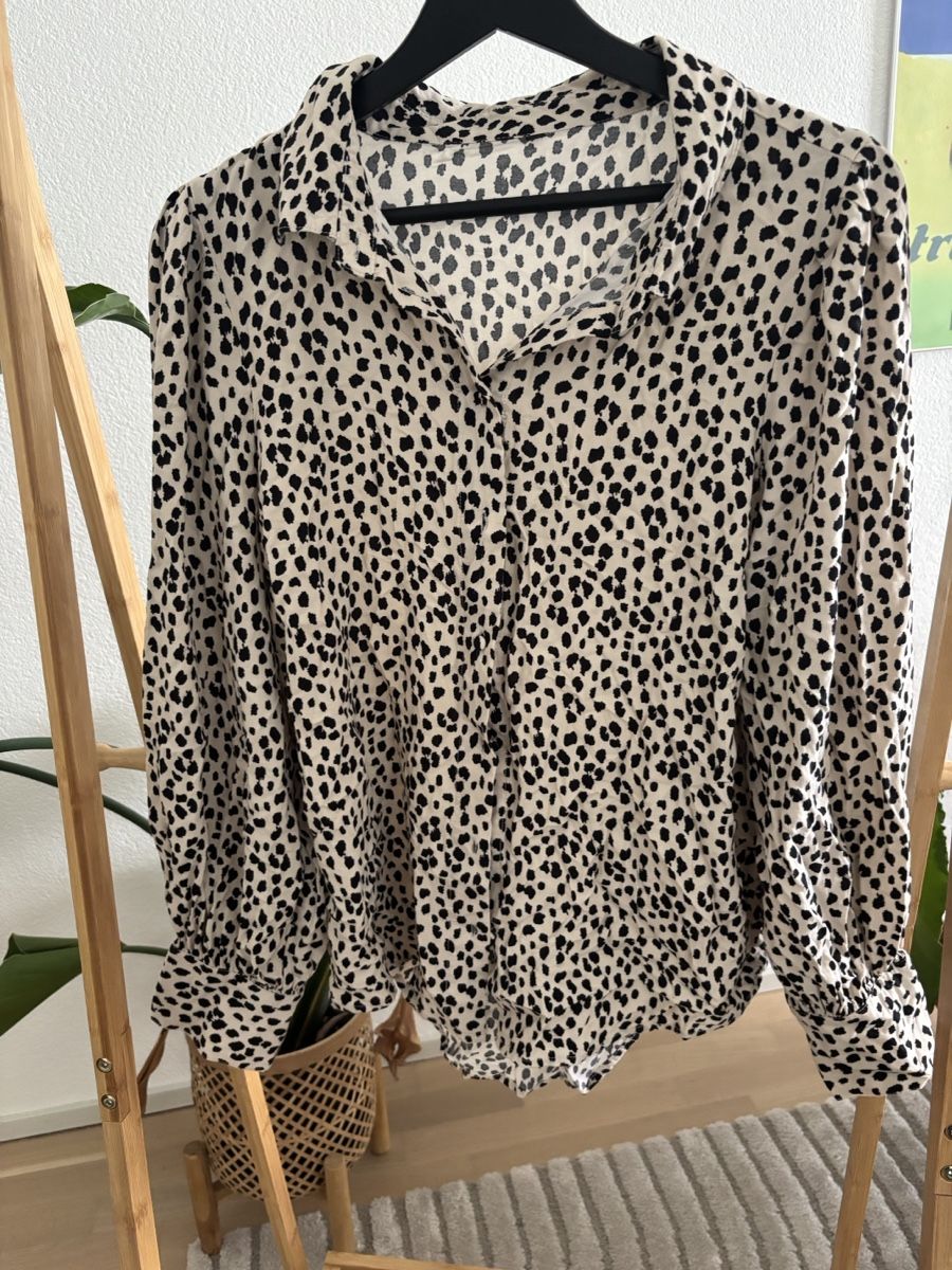 Chemisiers: Damen Bluse Leoprint Gr M – D'occasion à Flawil par lar_582m