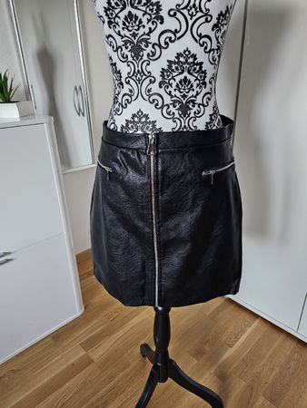 jupe noire en simili cuir, XL, NEUVE !