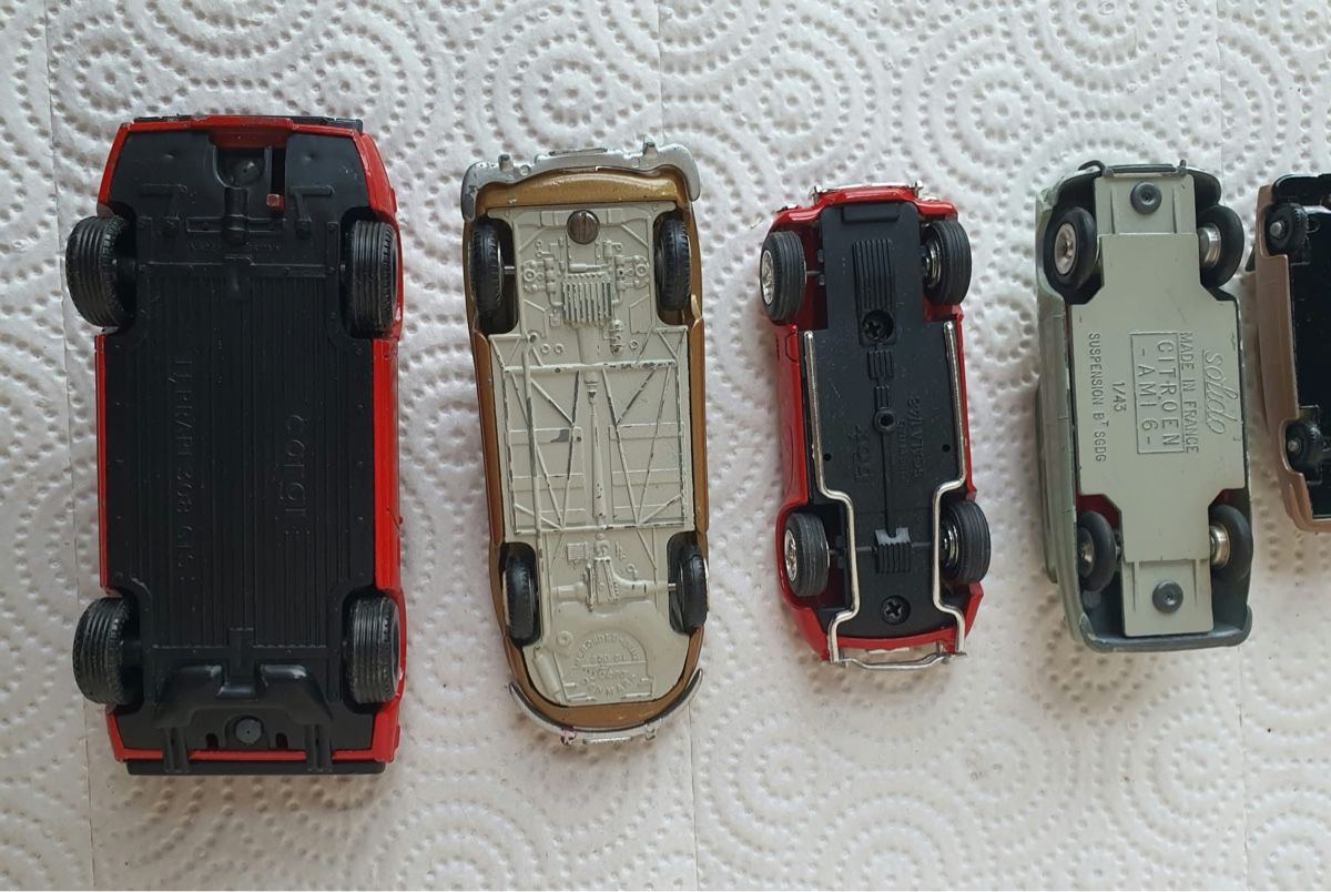 Modellini d'auto: Lot de 8 voitures model réduit diverses  – Usato da montreux venduto da Always-Good 8