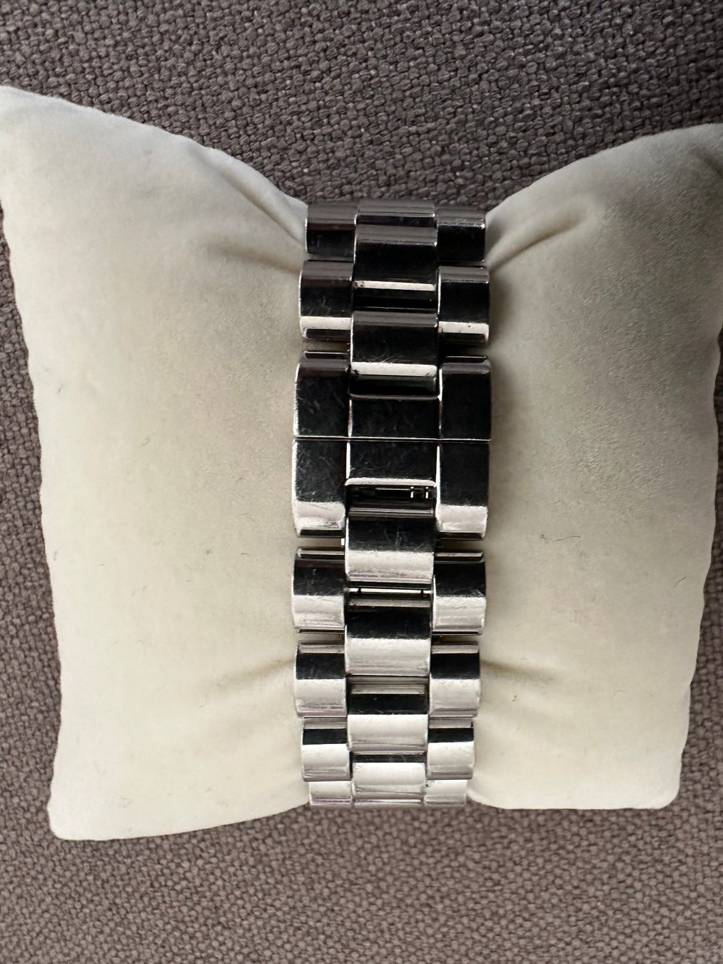 Balmain Orologi: Pierre Balmain Damenuhr mit 18 Diamanten – Usato da Mörschwil venduto da muenggeli99 2