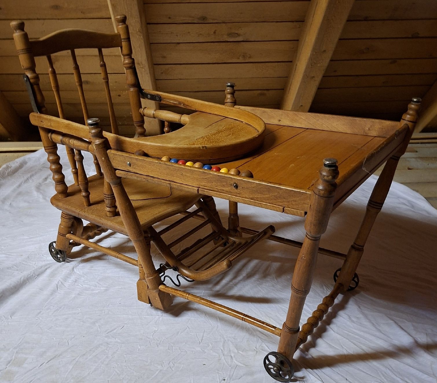 Seggioloni: Kinderhochstuhl Holz antik gebraucht – Usato da Pfäffikon ZH venduto da enderby01 1