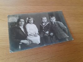 SCHWIIZER FRAU DAZUMAL - MUETTER mit CHINDER TRIO