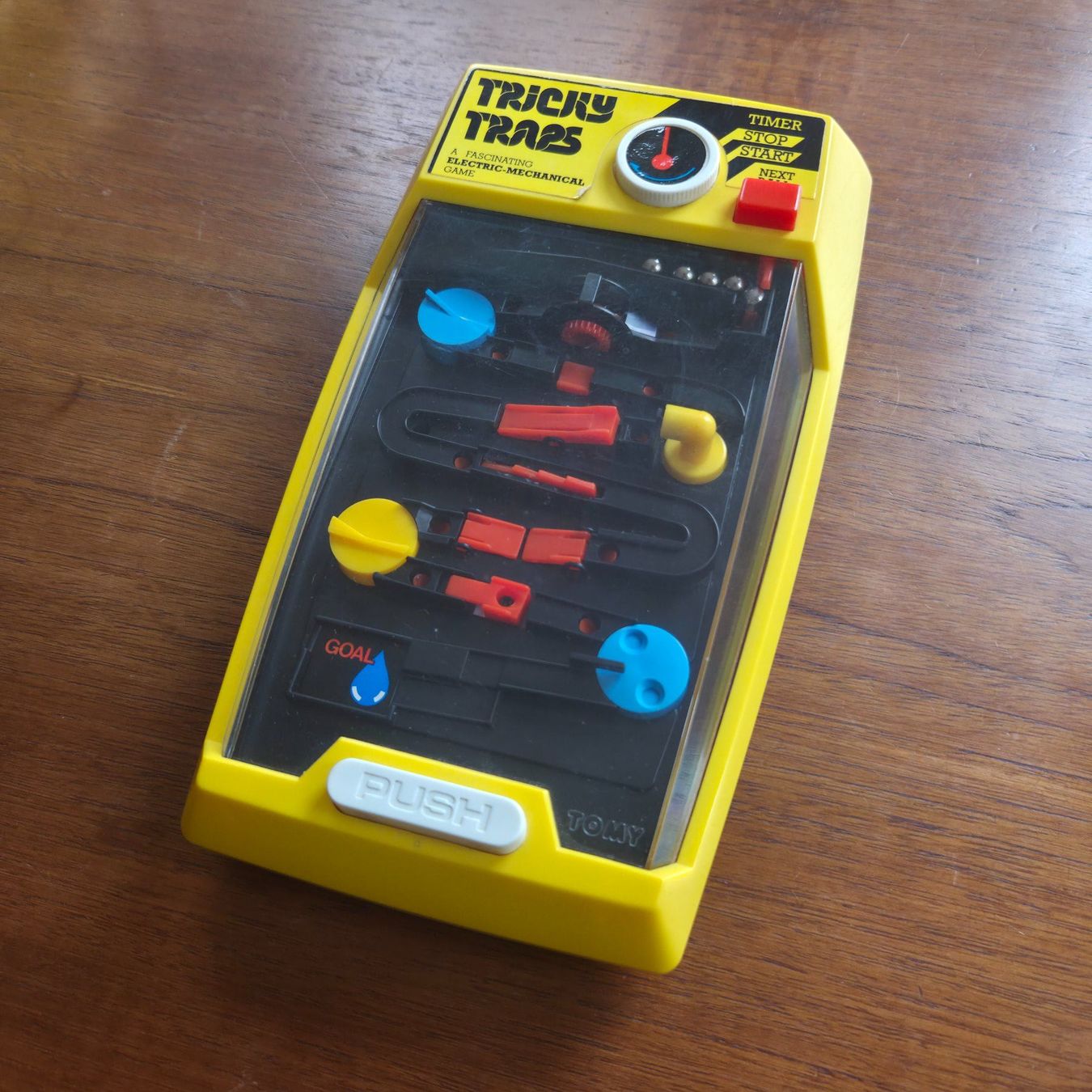Tomy Giochi: Tricky Traps TOMY Geschicklichkeitsspiel – Usato da Zürich venduto da Wickeddude 1