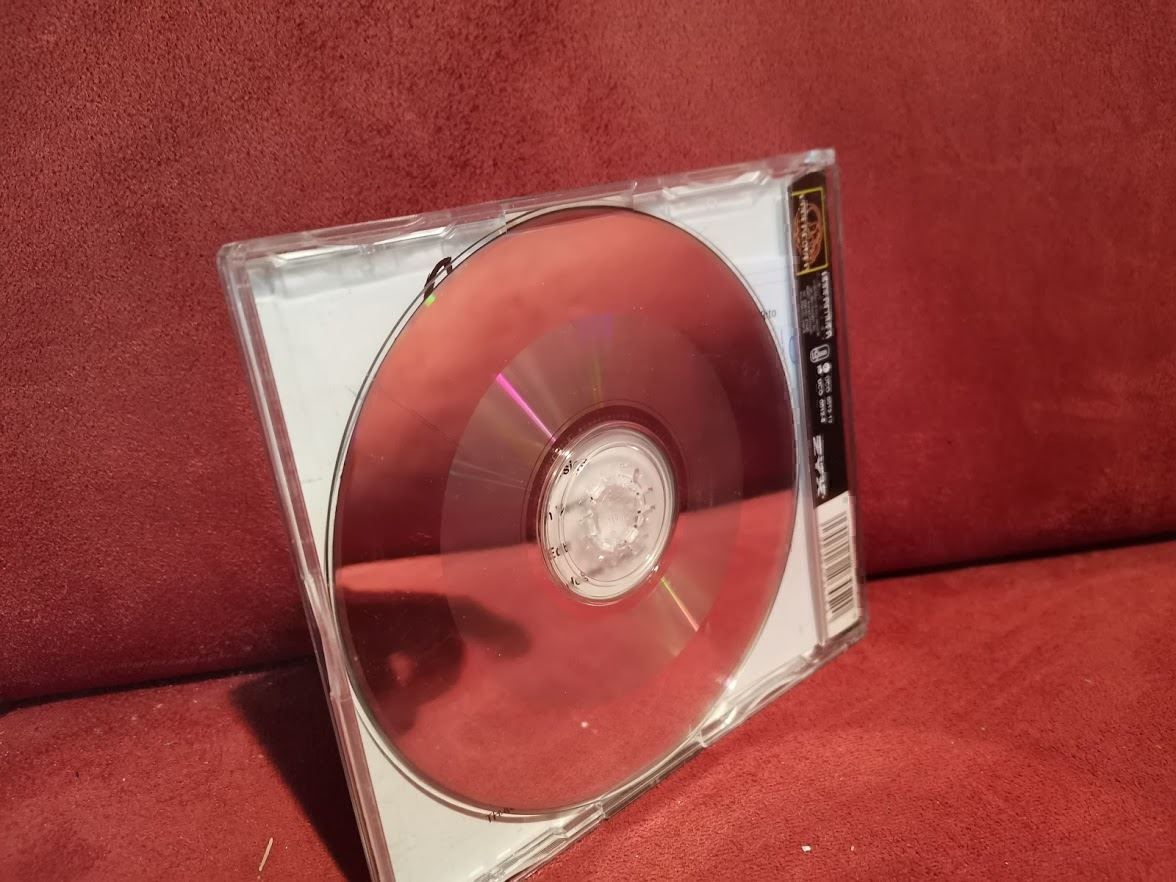 CD: Caught in the act CD-Single Love is everywhere – Usato da Zofingen venduto da noise123 1