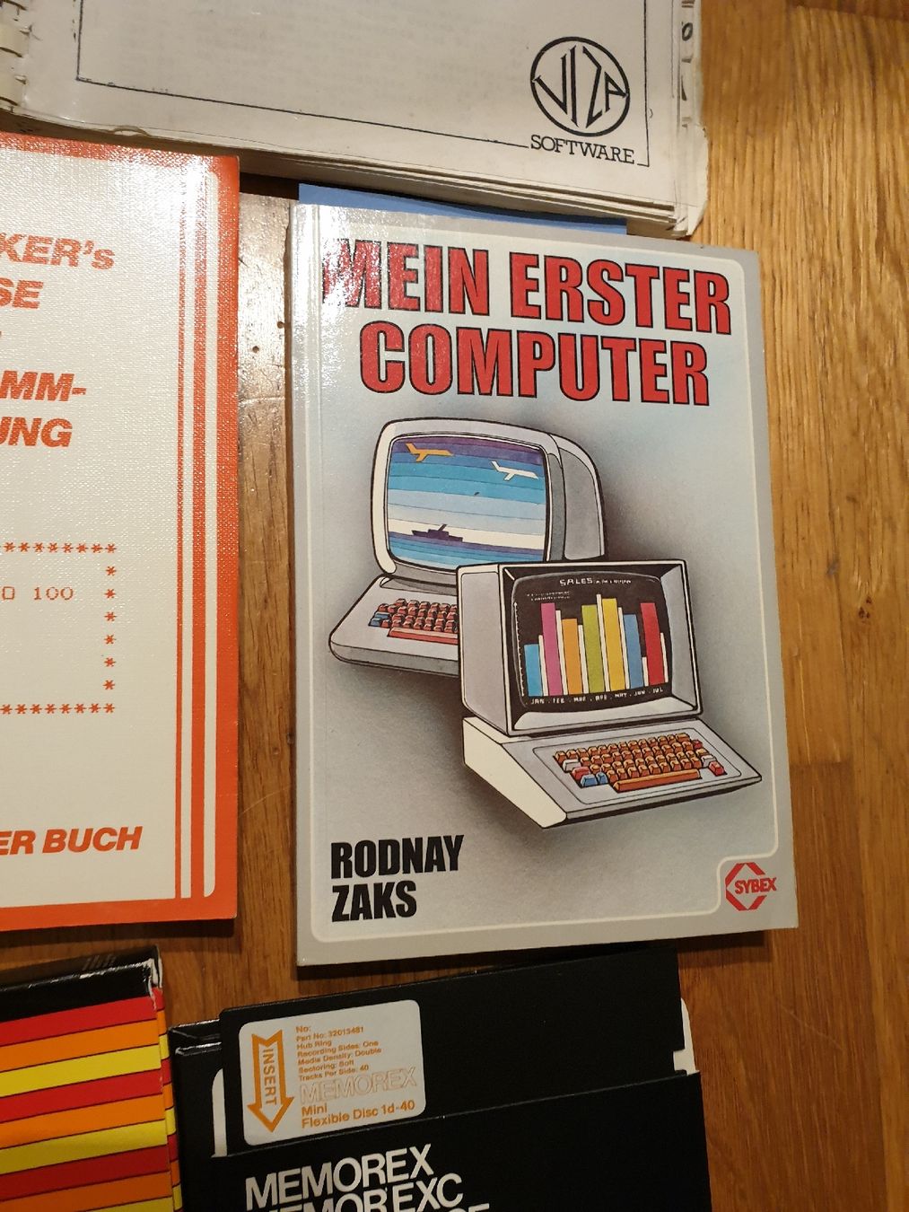 Commodore PC: Commodore 64 Zubehör diverse Bücher und Disketten – Usato da Ittigen venduto da Ziok187 3