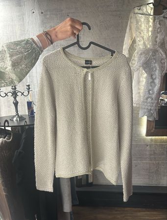 Cardigan en maille texturée beige, fermeture éclair, parfait