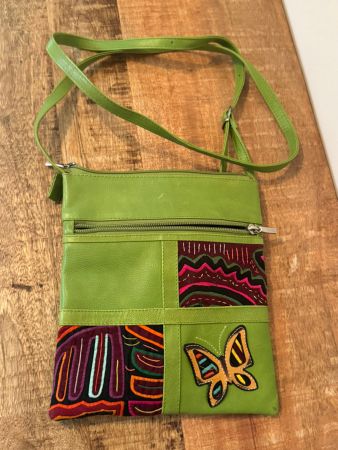 Grüne Leder Handtasche mit Applikationen, Top Zustand!
