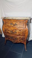 Kleine Louis-XV-Stilkommode – Intarsien & Marmor