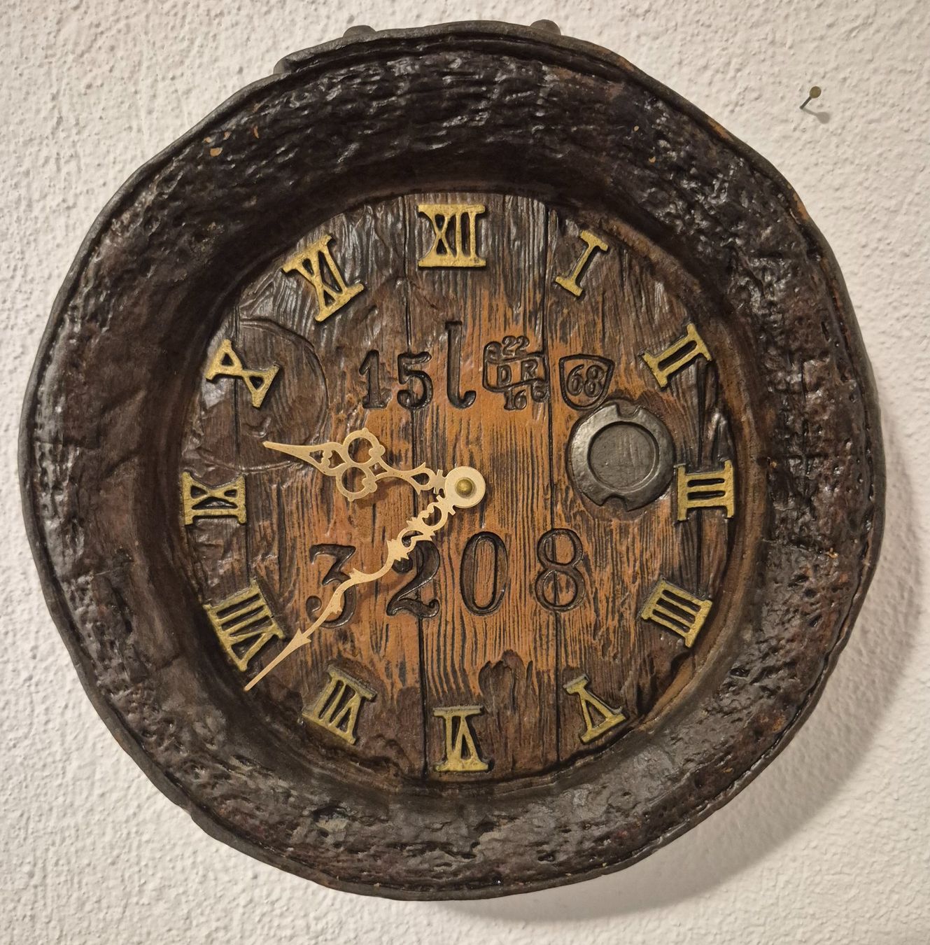 Orologi da terra & Orologi da parete: Alte, Rustikale Wanduhr im Holzdesign – Usato da Wiler b. Utzenstorf venduto da ryan81