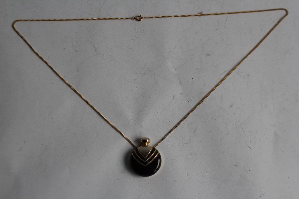 Ciondoli: LANCÔME Pendentif diffuseur Magie noire – Usato da Vandoeuvres venduto da Dom-Tom 2