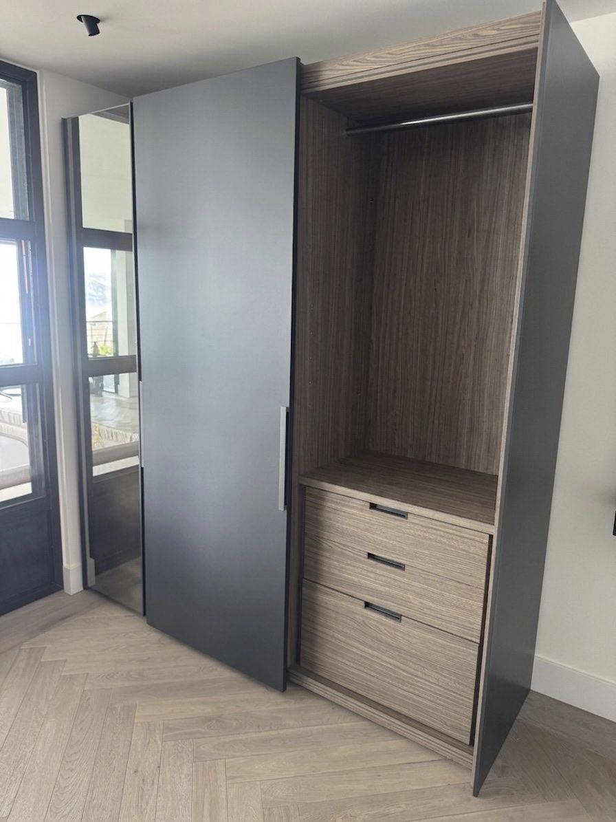 Armadi: Molteni waredrobe anthracite – Usato da Rüschlikon venduto da del_f9xw 1
