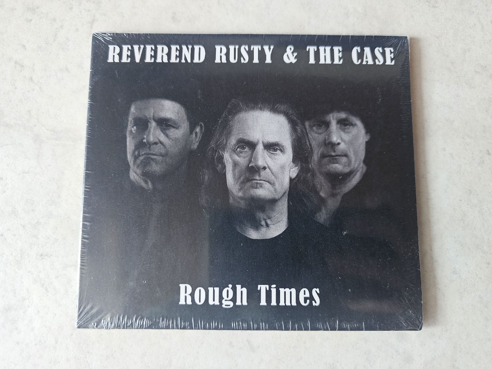 CD: Reverend Rusty & The Case  -  Rough Times / Fabrikneu – Nuovo e nell'imballaggio originale da Schneisingen venduto da backstore24
