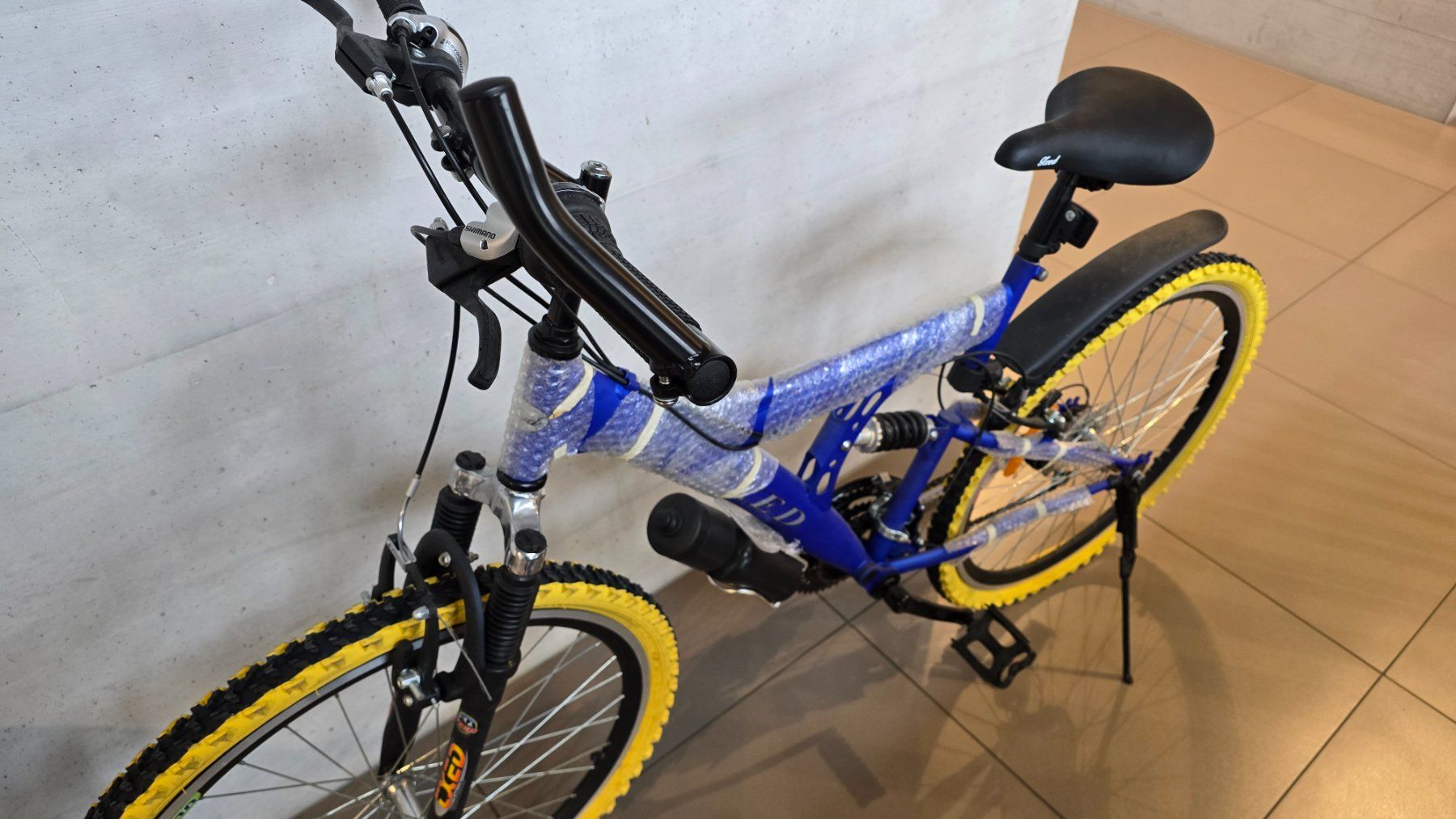 Velos: Neues Mountainbike Blau – Neu und originalverpackt aus Winterthur von Versus0 4