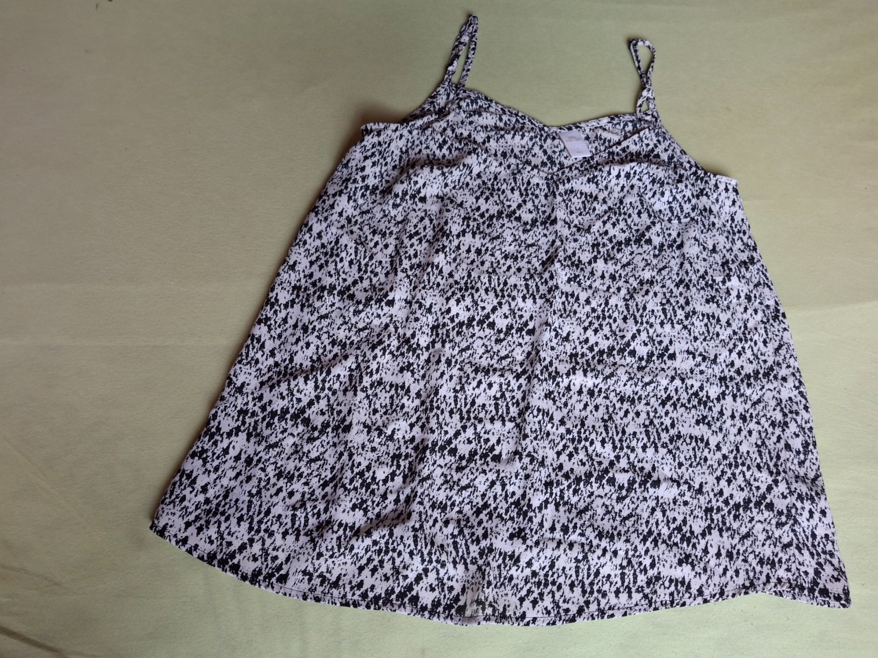 Zebra Tops: Haut fluide petit col en V taille S marque Zebra – Gebraucht aus Villiers von san_jn5w 1