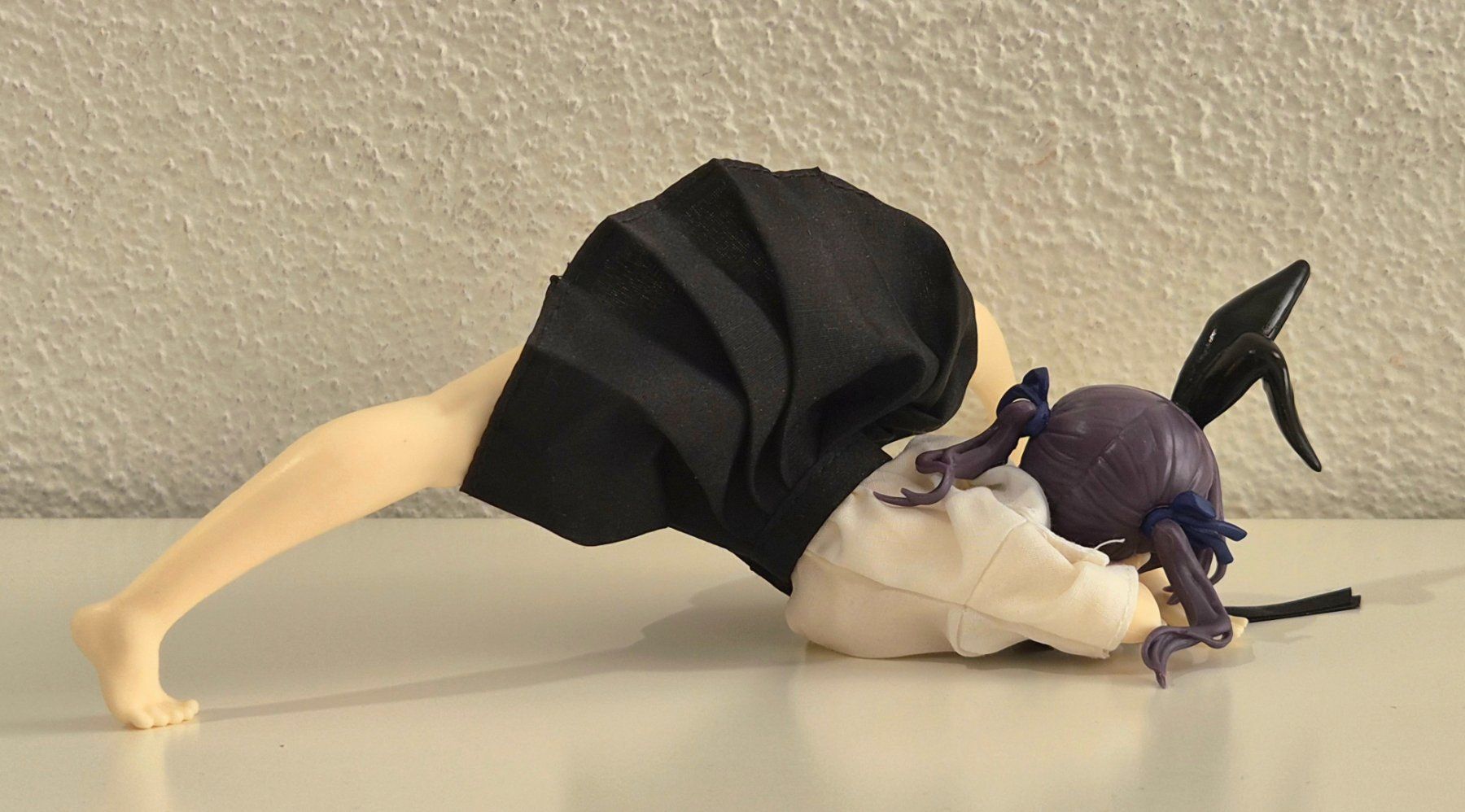Statuette: Anime-Figur: Schülerin mit Hasenohren – Usato da Zürich venduto da New_username 3