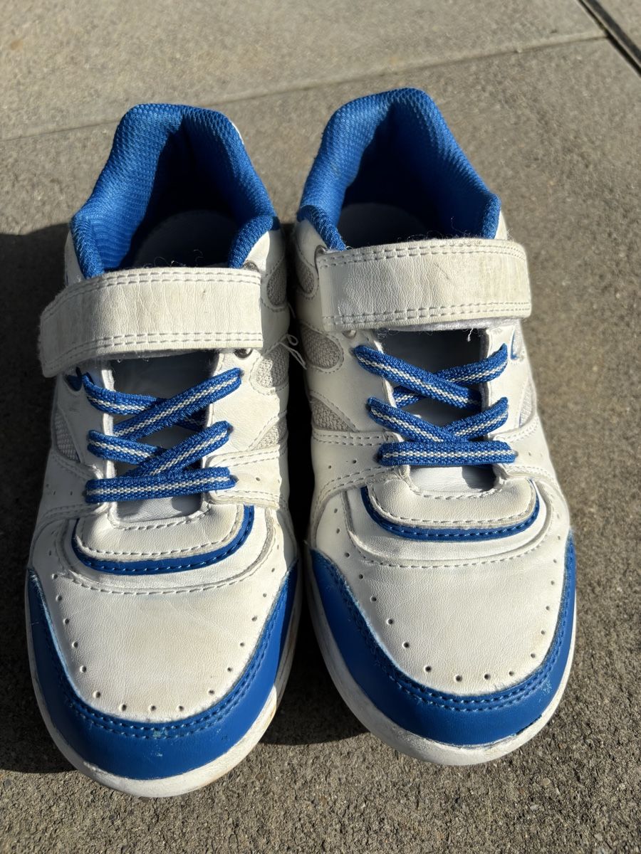 Decathlon Schuhe für Jungen: Hallenturnschuh Gr. 33 – Gebraucht aus Schöftland von Rbru