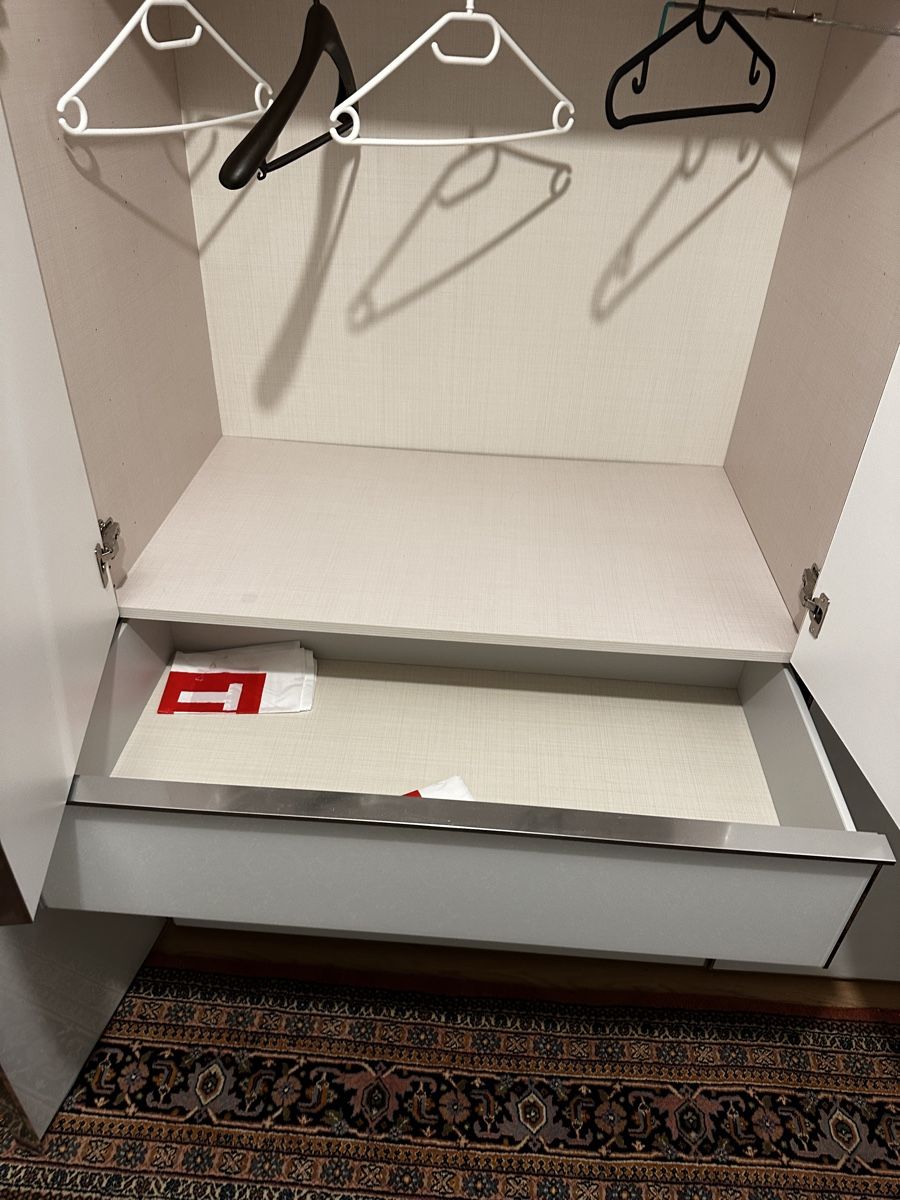 Armadi: Grosser Kleiderschrank mit Spiegel – Usato da Adliswil venduto da jara_lou 3