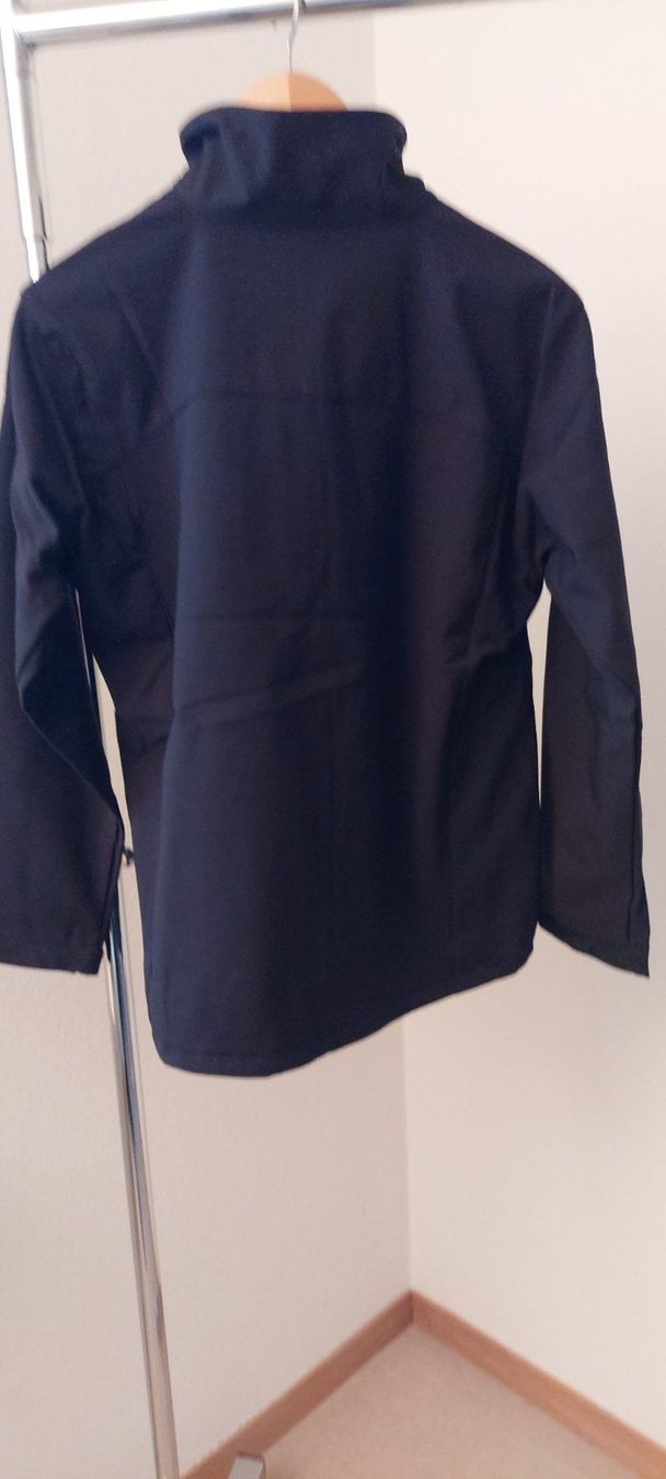 Giacche: Neue Basecamp Softshelljacke Grösse XL schwarz – Nuovo e nell'imballaggio originale da Kreuzlingen venduto da peugeotj9 2