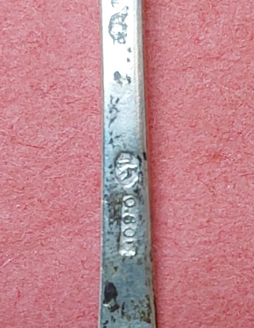 Cucchiai: Antike Kaffeelöffeli 4 Stk. diverse Muster, Monogramme FS&AG – Usato da Windisch venduto da Benji026 4
