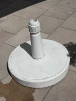 Sonnenschirmständer Kunststoff rund weiss guter Zustand