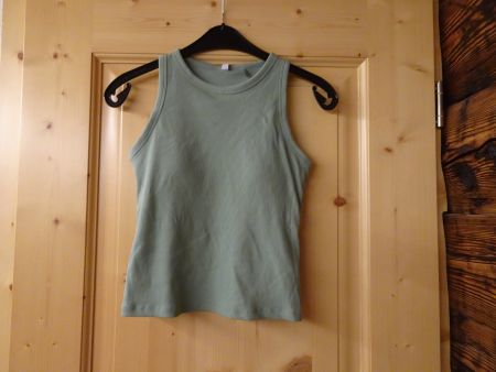 NEUES olivgrünes Top mit integriertem BH Gr. S - 260509
