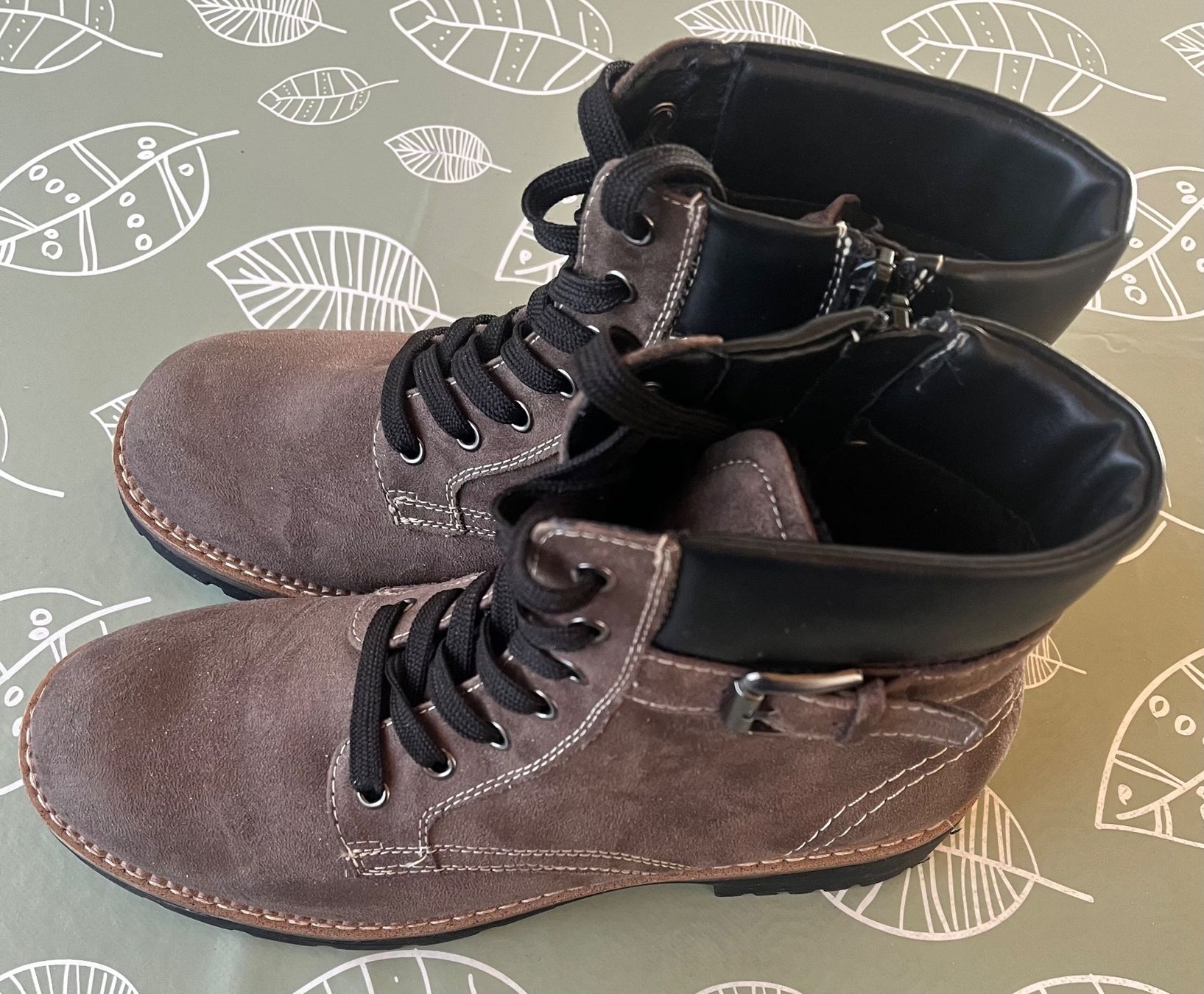 Damenschuhe: Braune Damenstiefeletten im robusten Stil, Gr.39 – Gebraucht aus Uffikon von san123day
