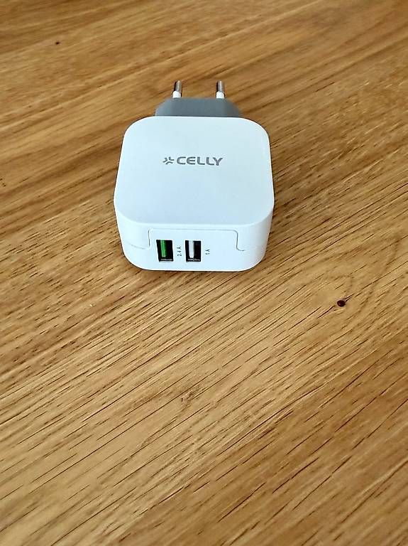 Caricabatterie: USB charger – Usato da Wallisellen venduto da Marij1986