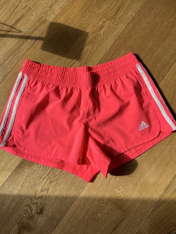 Adidas Pantaloni: Adidas Damen Sport Shorts Gr. S, leuchtendes pink, Neuwertig – Usato da Wattwil venduto da Luna8