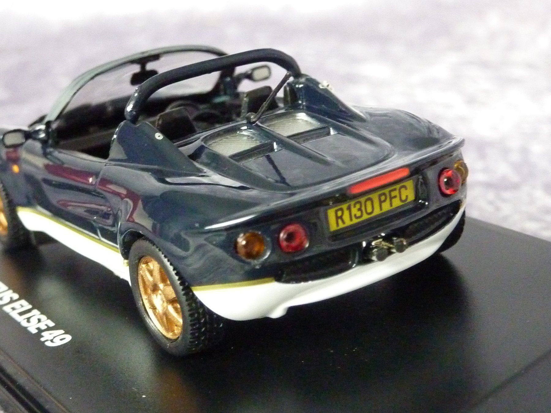 Lotus Modellini d'auto: Lotus Elise dunkelblau  1:43 – Nuovo e nell'imballaggio originale da Dürrenäsch venduto da modellautos4you 4