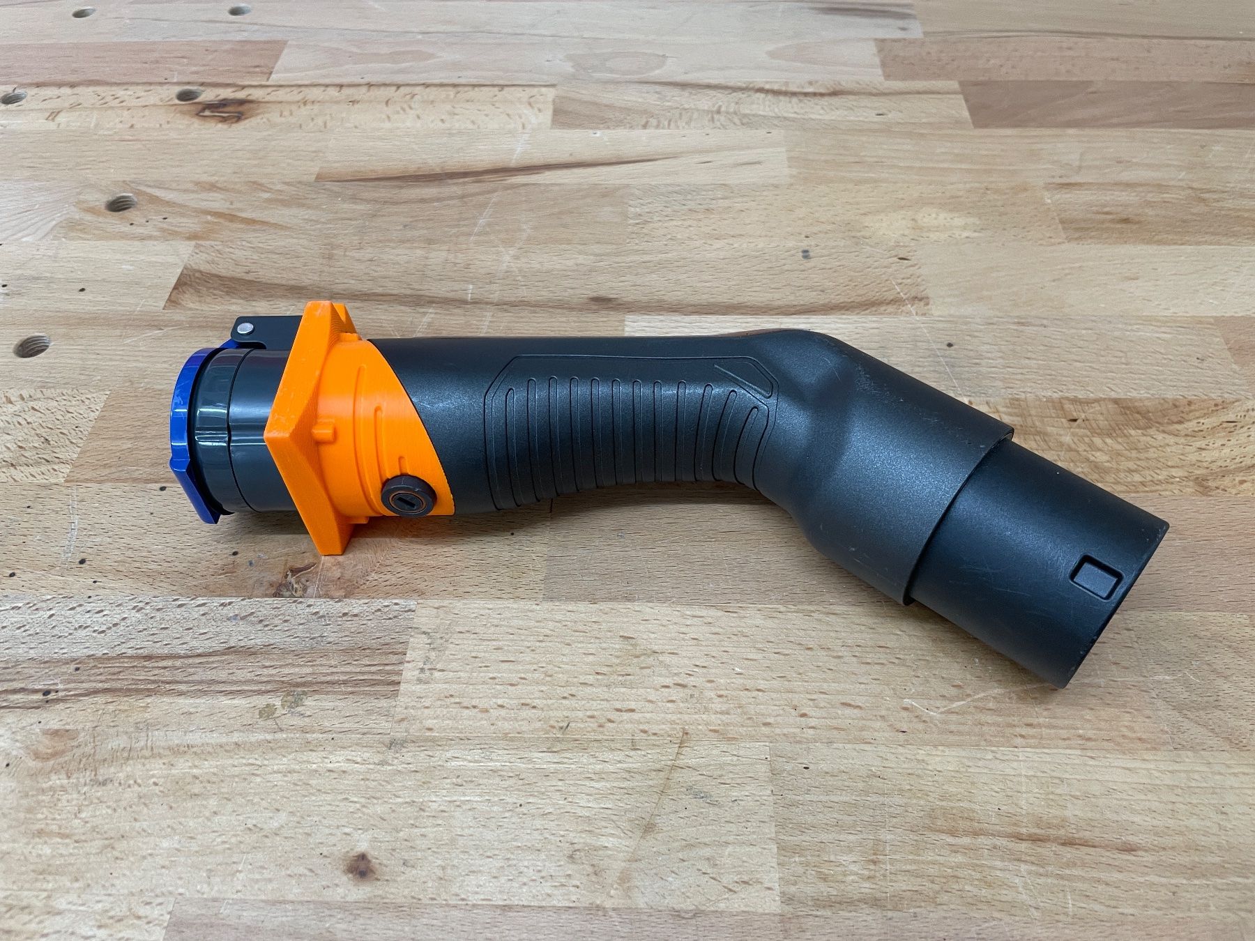 Lecteurs & Adaptateurs: Adapter 230 Volt Haushaltstecker an der Wallbox – Neuf (Voir description) à Erlenbach ZH par Zehnder-Jara 1