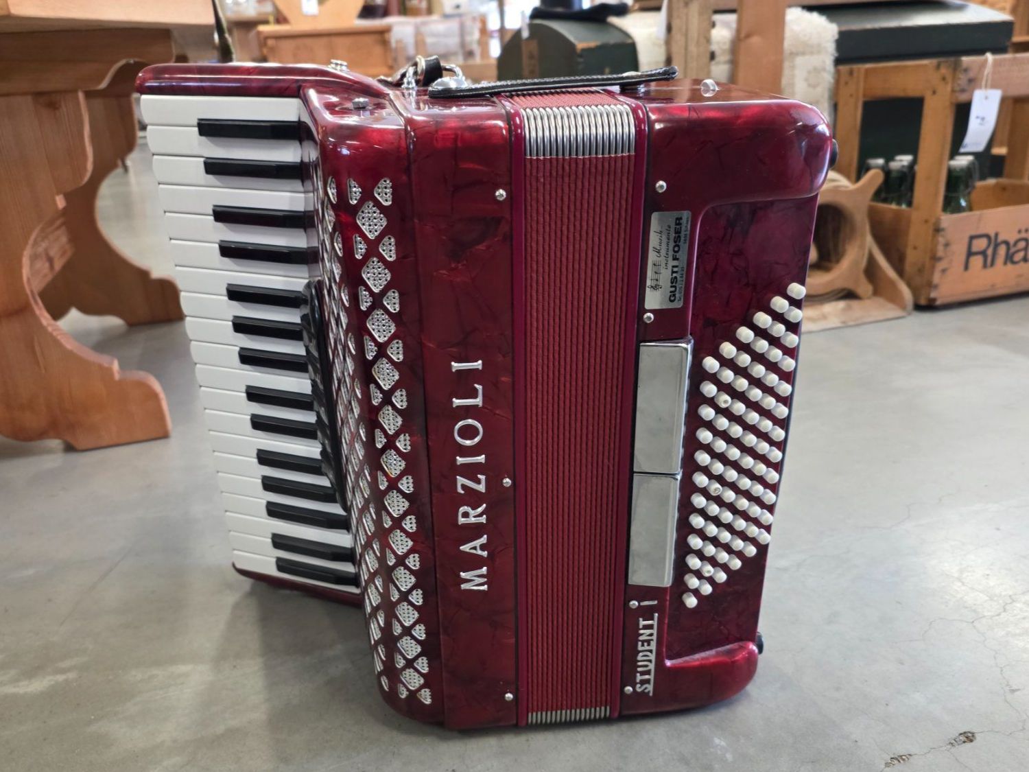 Strumenti musicali: Akkordeon chromatisch Marzioli Student I – Usato da Chur venduto da FeschtlandBrockiChur 1