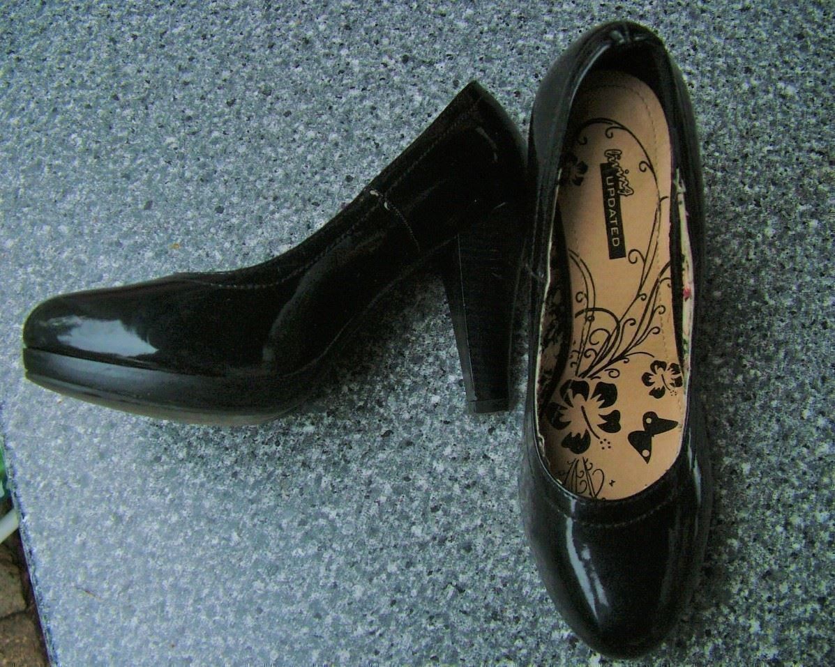 Scarpe da donna: Schwarze Lackpumps von updated, Gr. 37 %% – Usato da Nunningen venduto da Fashion-Ave51 1
