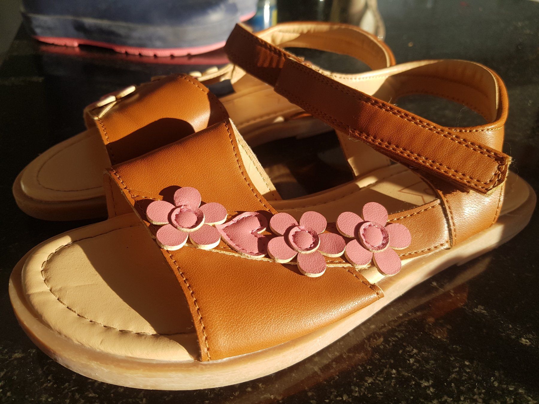 Friboo Schuhe für Mädchen: MÄDCHEN RIEMENSANDALETTE VON FRIBOO – Gebraucht aus Root von LifestyleAccessoires