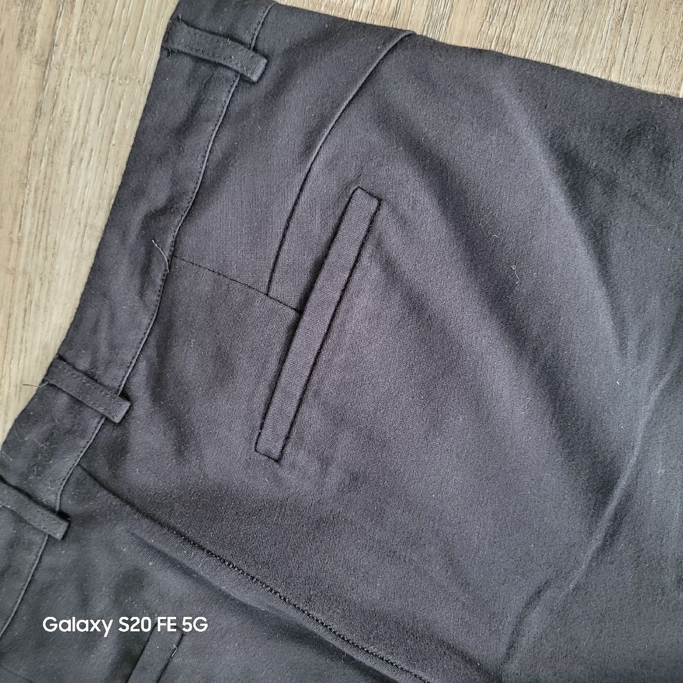 Pantaloni: schwarze Stoffhose 42 – Usato da Niederbuchsiten venduto da klengyel 4