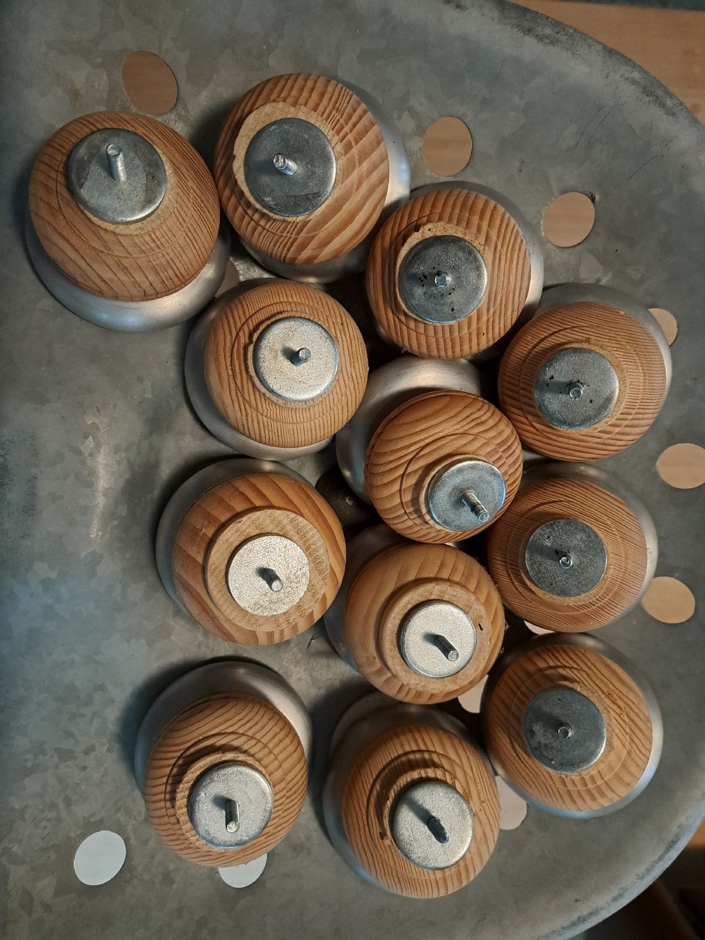Poltrone: 12 Stk. Möbelfüsse Holz/Metall – Usato da Arni AG venduto da haburu 2
