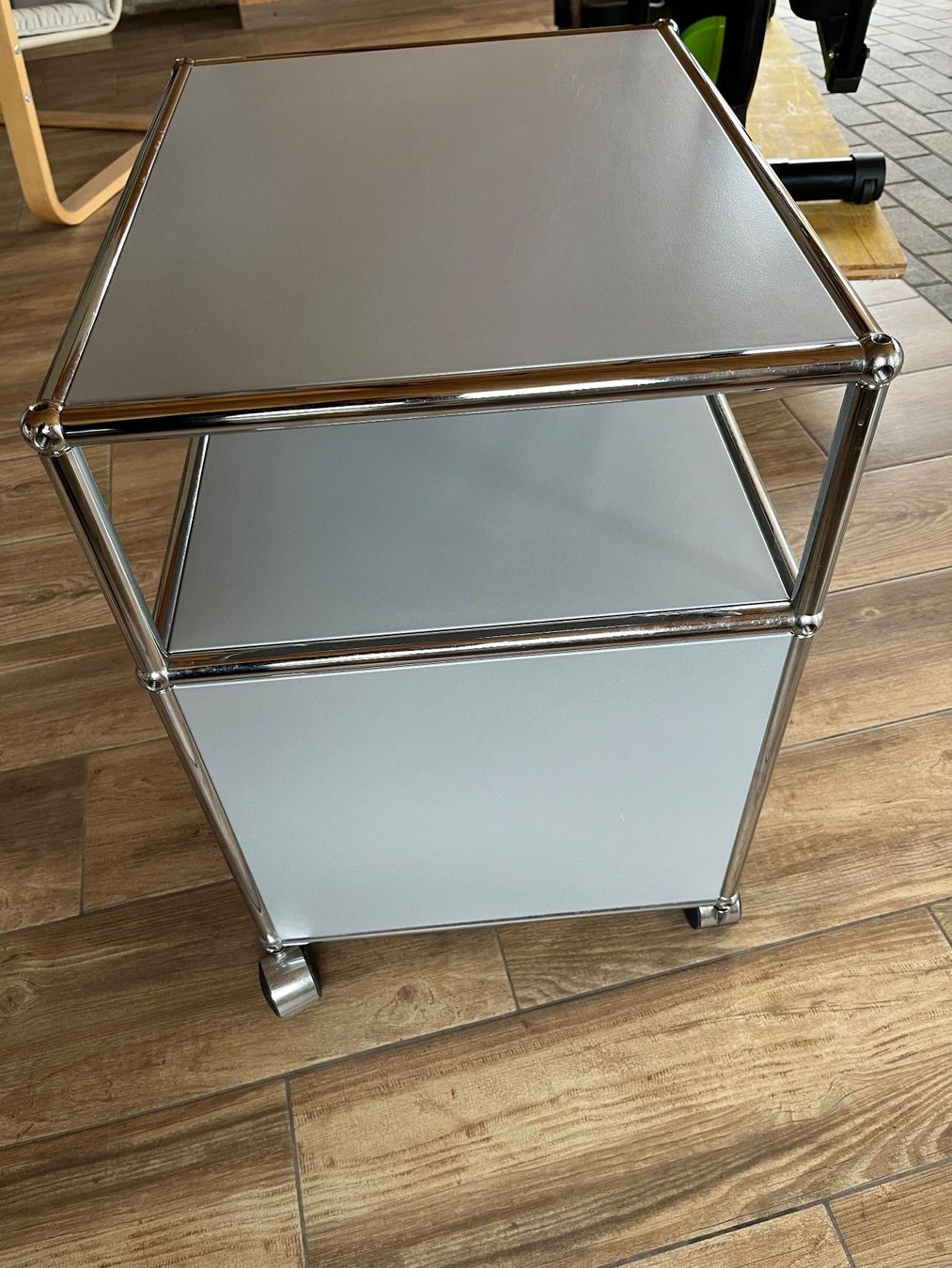 USM Eléments de bureau: USM Rollcontainer – D'occasion à Leuzigen par Baspi0 2