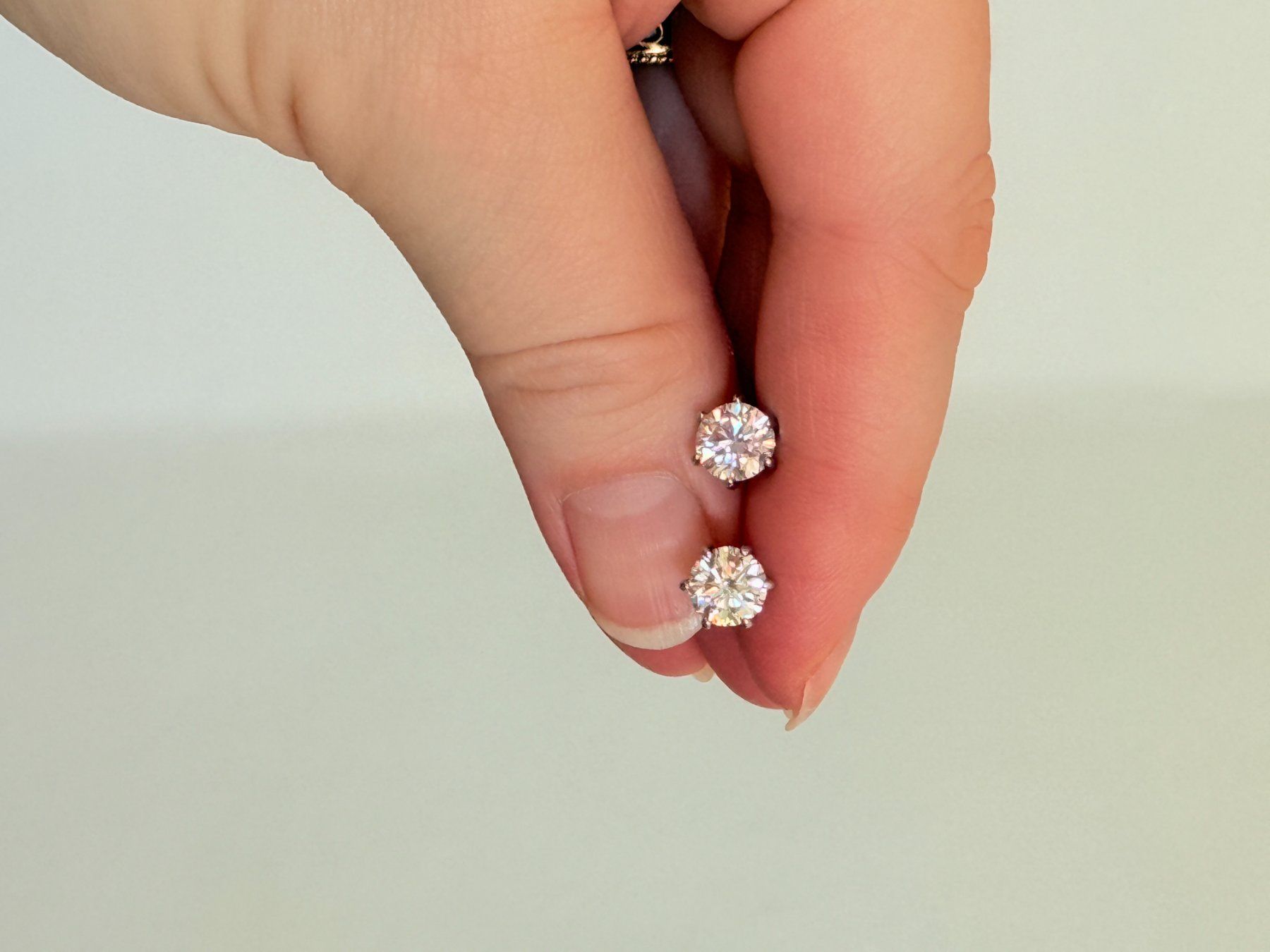 Ohrringe & -stecker: 2.00(total)ct D white moissanite earrings with certificate – Neu und originalverpackt aus Genève von AWWA 4