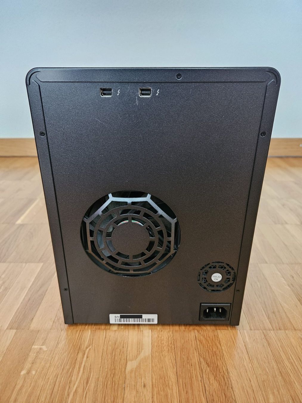 Dischi rigidi: Promise Pegasus2 R6 RAID System mit 6 x 3 TB HDDs – Usato da Wettingen venduto da Al3x_P 1